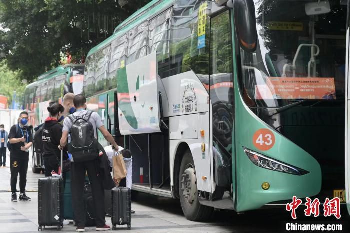 范冰冰这些年在国内国际的奖项也是拿到手软，包括但不限于第23届东京国际电影节最佳女演员、第64届圣塞巴斯蒂安国际电影节最佳女演员、第04届欧亚国际电影节最佳女演员、第31届中国电影金鸡奖最佳女主角、第27届大众电影百花奖最佳女主角、第44届台湾电影金马奖最佳女配角、第08届中国电影导演协会最佳女主角第11届亚洲电影大奖最佳女主角、担任第24届东京国际电影节主单元评委、担任第70届戛纳国际电影节主单元评委以及担任奥斯卡金像奖终身评委，并被好莱坞报道年度最佳国际艺人奖